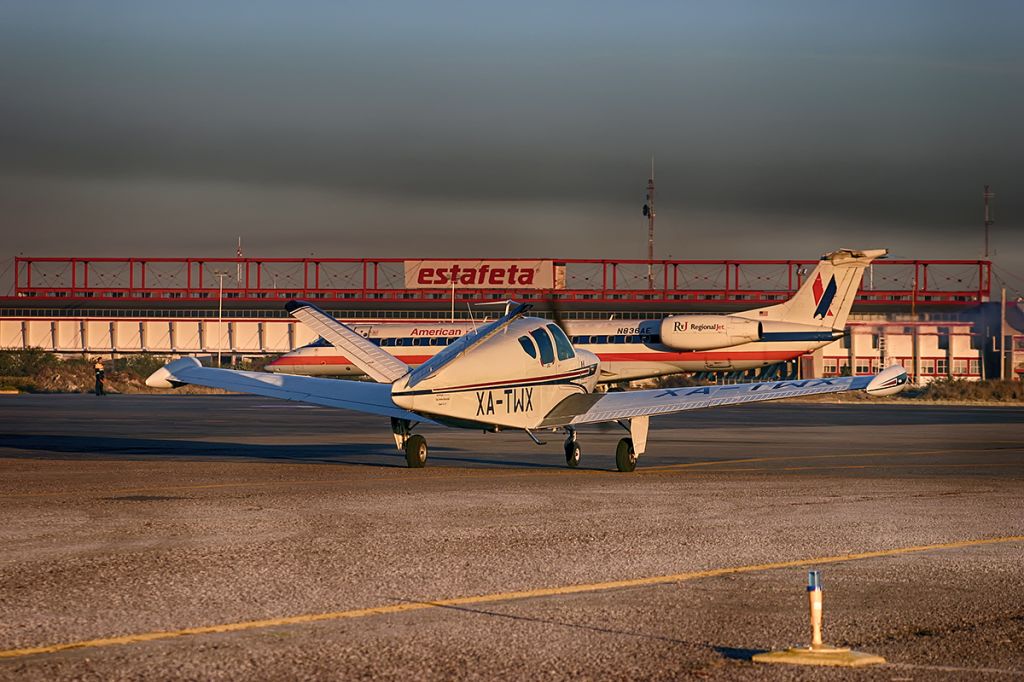 Beechcraft 35 Bonanza (XA-TWX)