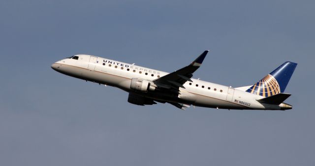 Embraer 175 (N86322) - Shortly after departure is this 2015 United Airlines Express Embraer 170-200LR from the Autumn of 2020.