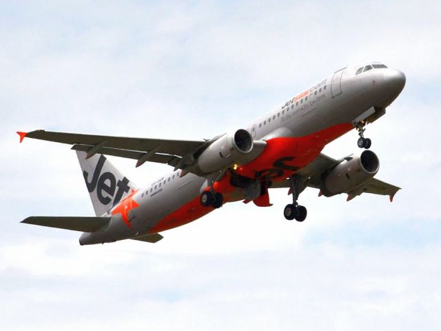 Airbus A320 (VH-VQW) - Getting airborne off runway 23. Friday 5th October 2012.