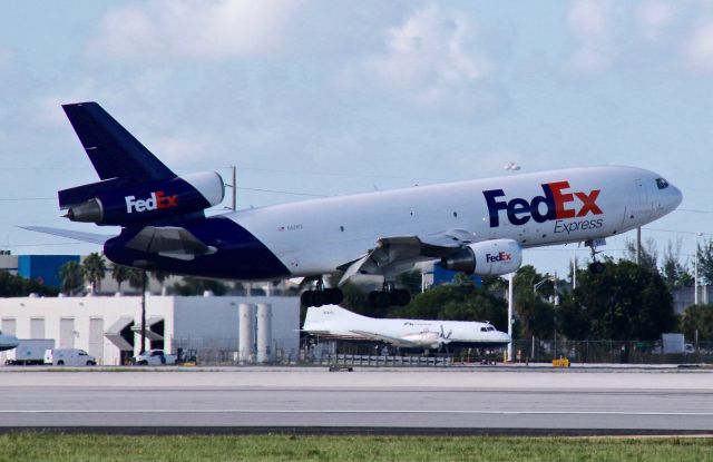McDonnell Douglas DC-10 (N571FE)