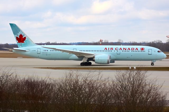 Boeing 787-9 Dreamliner (C-FRSI)