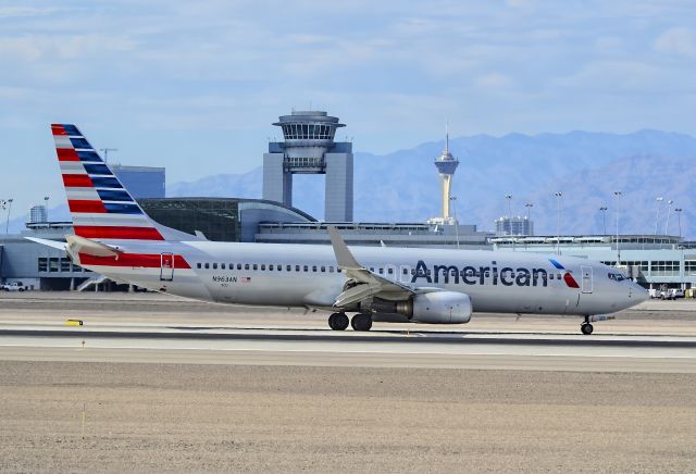 Boeing 737-800 (N963AN) - N963AN American Airlines 2001 Boeing 737-823 C/N 29543br /br /McCarran International Airport (KLAS)br /Las Vegas, Nevadabr /TDelCorobr /August 15, 2013