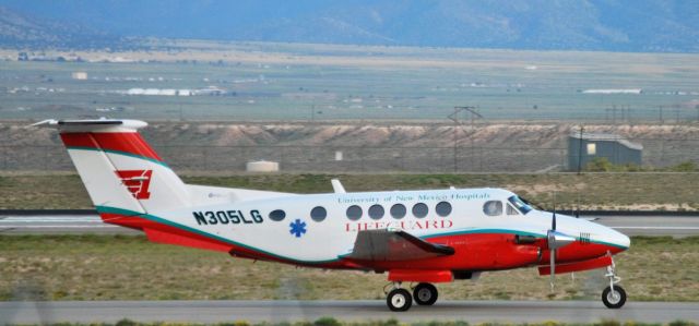 Beechcraft Super King Air 200 (N305LG)