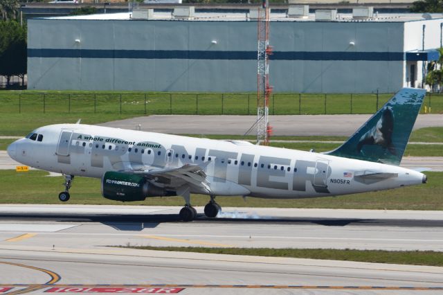 Airbus A319 (N905FR) - Touchdown RWY 28R