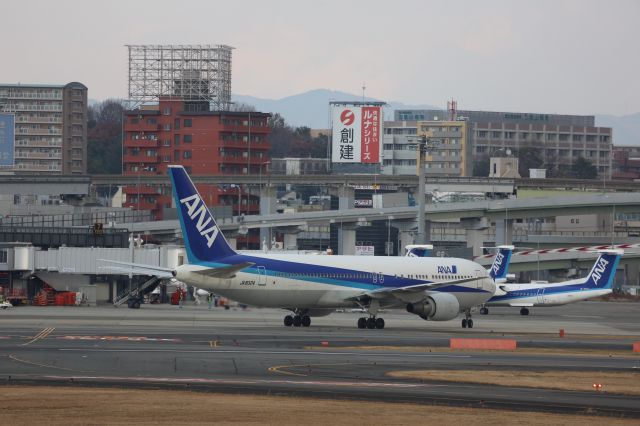 BOEING 767-300 (JA8324)