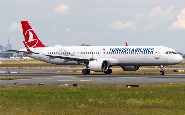 Airbus A321neo (TC-LSG)
