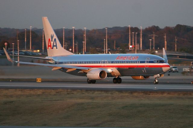 Boeing 737-800 (N824NN)