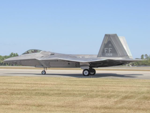 Lockheed F-22 Raptor —