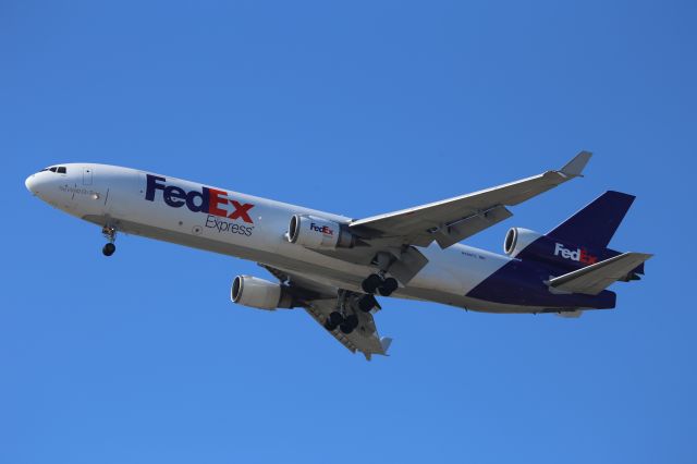 Boeing MD-11 (N586FE)