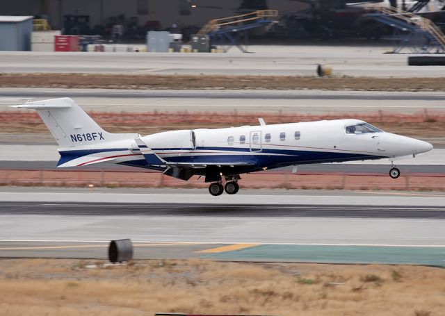 Learjet 40 (N618FX)