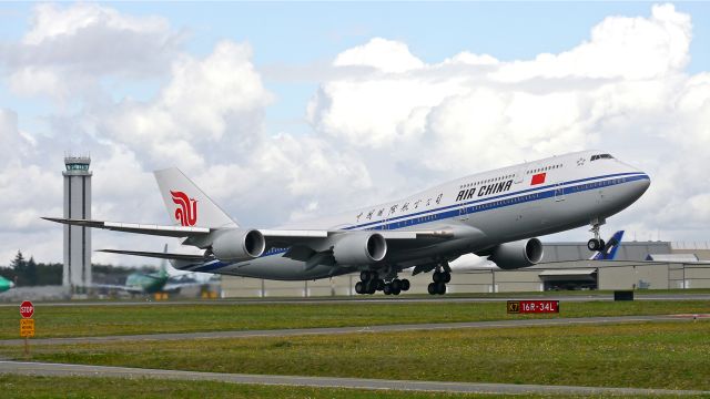 BOEING 747-8 (B-2485) - CCA78, the first B748 for Air China, on rotation from Rwy 16R for delivery to ZBAA / PEK on 9/30/14. (LN:1499 / cn 41191).