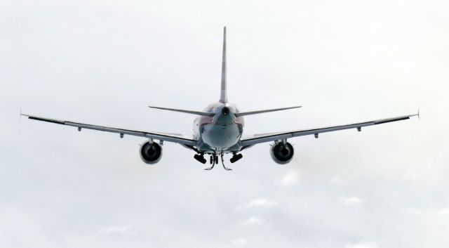 Boeing 737-700 (N114UW)