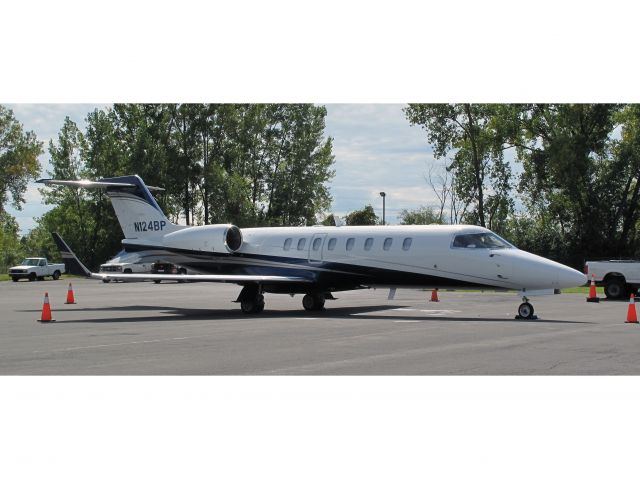 Learjet 45 (N124BP)