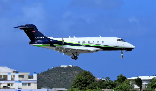 Bombardier Challenger 300 (C-GFHR)