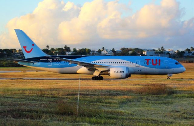 Boeing 787-8 (G-TUIH) - TOM25 to London Gatwick commencing takeoff roll on runway 09.