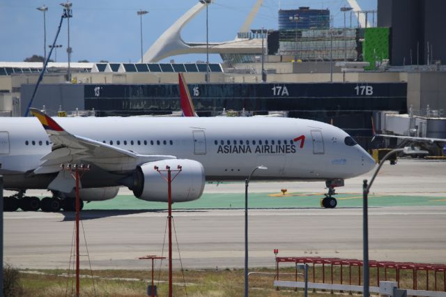 Airbus A350-900 (HL8079)