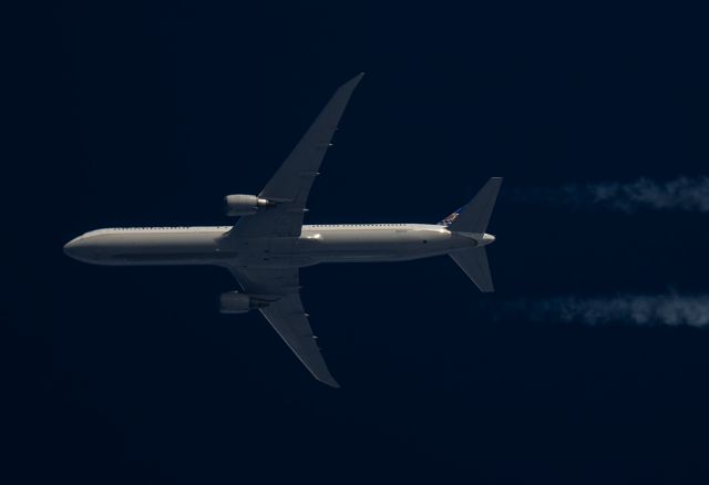 BOEING 767-400 (N66056) - 13-10-2015.United B764 N66056 Passes overhead Lancashire,England,UK at 34,000ft working route MUC-IAD (UAL133).Pentax K-5.