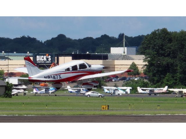 Piper Cherokee (N8147X) - Take off RW08.