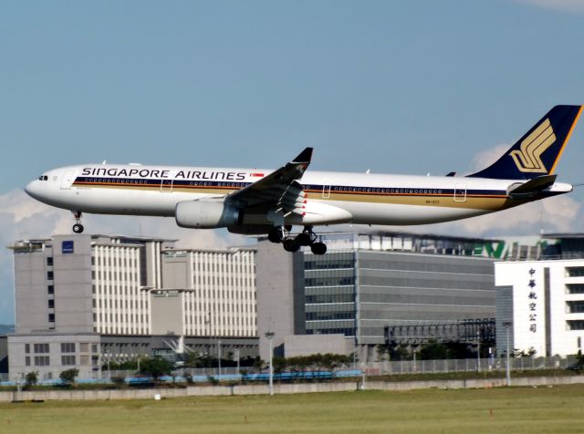 Airbus A330-300 (9V-STT)