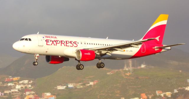 Airbus A320 (EC-JFN)
