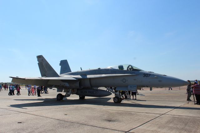 McDonnell Douglas FA-18 Hornet (16-4675)