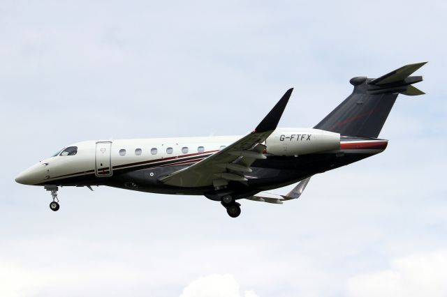 Embraer Legacy 550 (G-FTFX) - Flair Jet Praetor 600 on short finals for rwy 25 on 8-Jul-21 arriving from LFPB as FLJ63T.