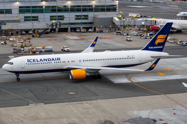 BOEING 767-300 (TF-ISP)