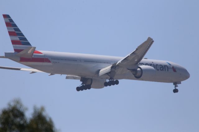 BOEING 777-300ER (N729AN)