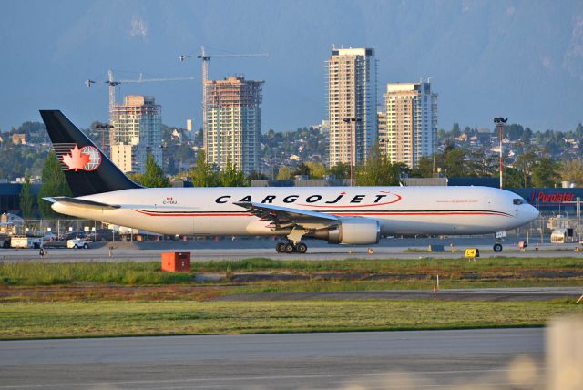 BOEING 767-300 (C-FDIJ)