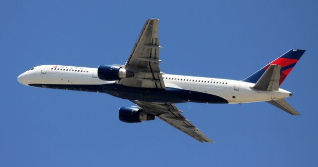 Boeing 757-200 (N654DL) - DL # 1443 departing 30L  to KSLC  06-13-2015