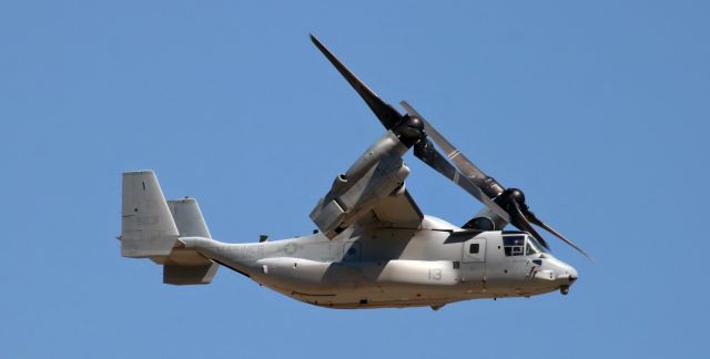 Bell V-22 Osprey (16-8631) - Moments after completing a "hot refuel" (see NOTE below) at Atlantic Aviation, a Bell-Boeing MV-22B Osprey (168631) of the USMC VMM-364 "Purple Foxes" (Marine Medium Tiltrotor Squadron 364, MCAS Camp Pendleton, CA) departs away from RNOs 16L on its second training sortie of the day.br /** This is the first photo of 168631 to be posted into the FlightAware picture gallery. **br /NOTE: A "hot refuel" is a procedure in which the Osprey is refueled while the rotors continue to turn. Immediately after the refueling hose is disconnected, the Osprey begins taxiing and takes off.