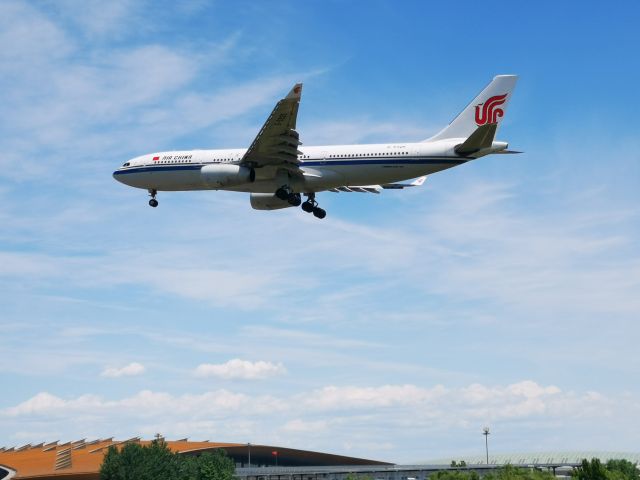 Airbus A330-300 (B-5925)