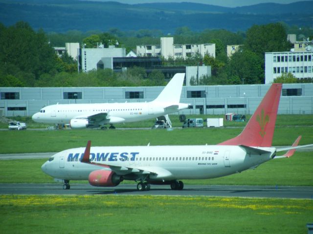 Boeing 737-700 (SU-MWE)