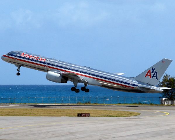 Boeing 757-200 (N195AN)