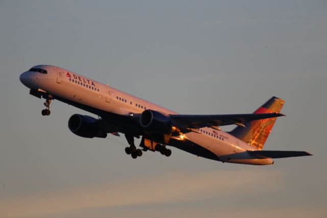 Boeing 757-200 (N752AT)