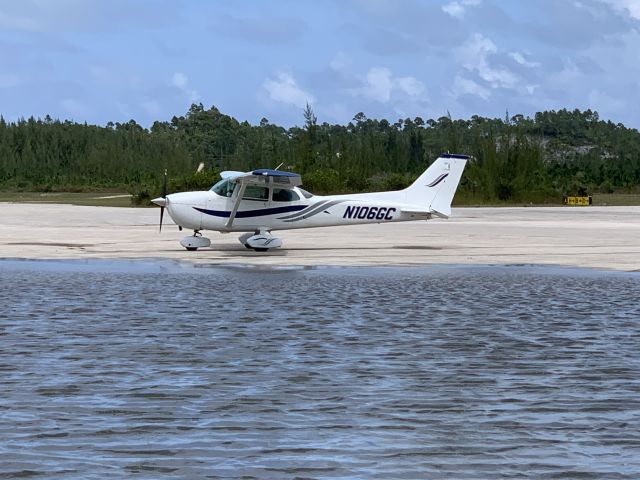 Cessna Skyhawk (N106GC)