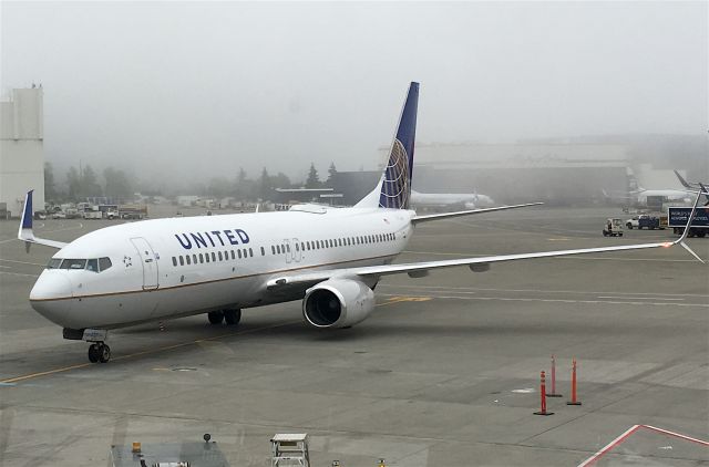 Boeing 737-800 (N25201)