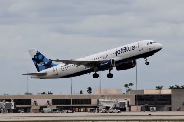 Airbus A320 (N534JB) - Departing from Palm Beach International Airport on the 12th of May, 2018 at 4:06.