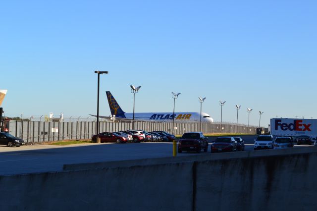 BOEING 767-200 (N662GT) - Standing to pick up a package I spotted a Atlas Air 767-200 and I was also surprised to see one of the old atlas air 747 parked next to it. Later that night, the aircraft flew to Norfolk Virginia (KORF)