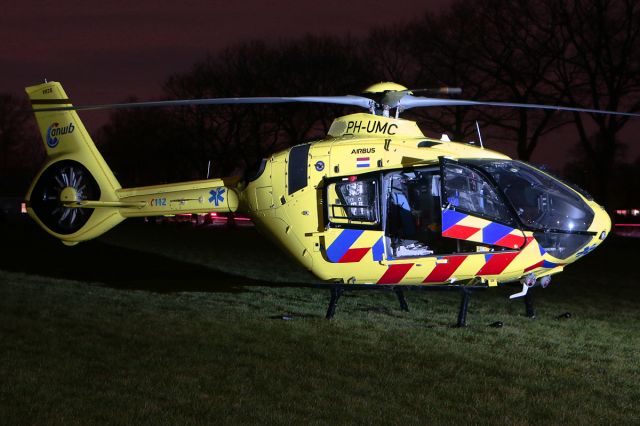 PH-UMC — - Heeze Nighttime emergancy