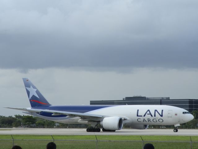 BOEING 777-200LR (N776LA)