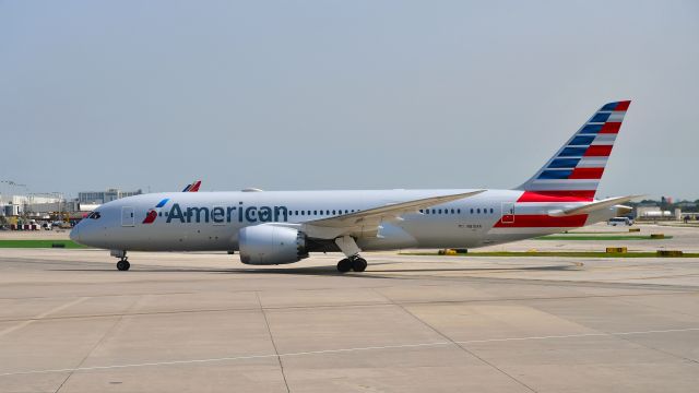 Boeing 787-8 (N815AA) - American Airlines Boeing 787-8 Dreamliner N815AA in Chicago 