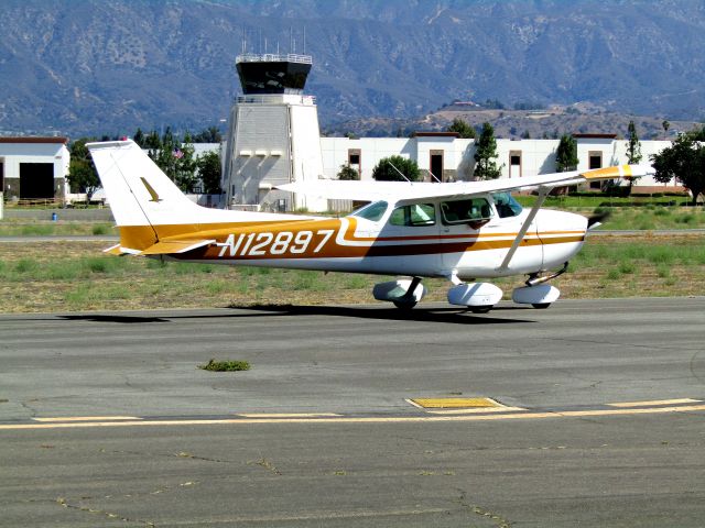Cessna Skyhawk (N12897) - Taxiing to ramp