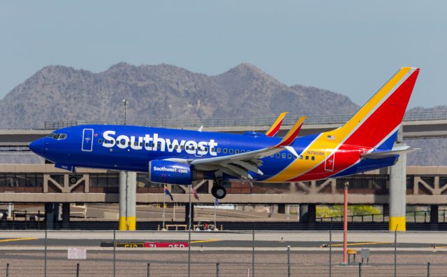 Boeing 737-700 (N7868K)