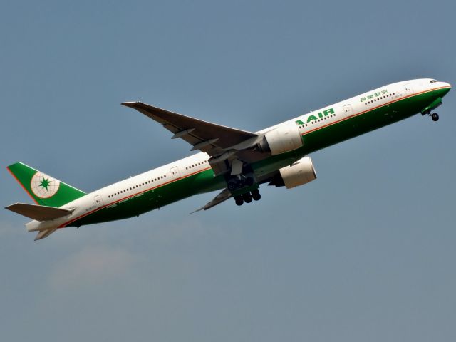 BOEING 777-300ER (B-16713)