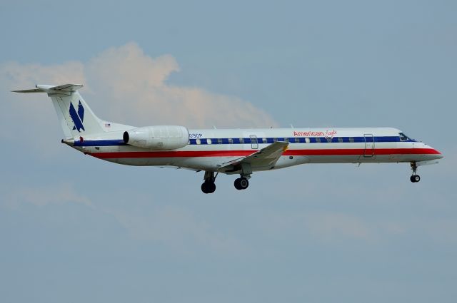 Embraer ERJ-145 (N609DP) - American Eagle N609DP E145 Arriving KDFW 07/28/2013 - Notice the solid blue Eagle on the tail. A bit unusual because normally the left Eagle wing on the tail is blue and the wing on the Eagles right is red. Here we see the very unusual solid blue Eagle on the tail.