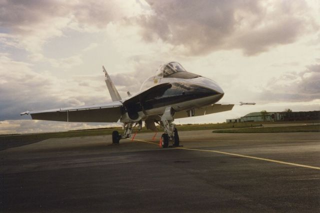 McDonnell Douglas FA-18 Hornet (N843NA)