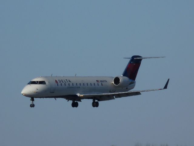 Canadair Regional Jet CRJ-200 (N8611A)