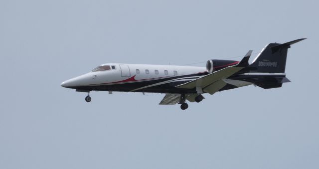 Learjet 60 (N600PH) - On final is this 1996 Learjet 60 in the Spring of 2019.