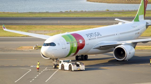 Airbus A330-900 (CS-TUC) - Pushback (I know its an A330-900, Flightaware won't let me change it)